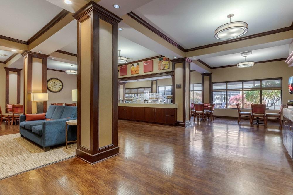 Comfort Suites Rolla photo 57