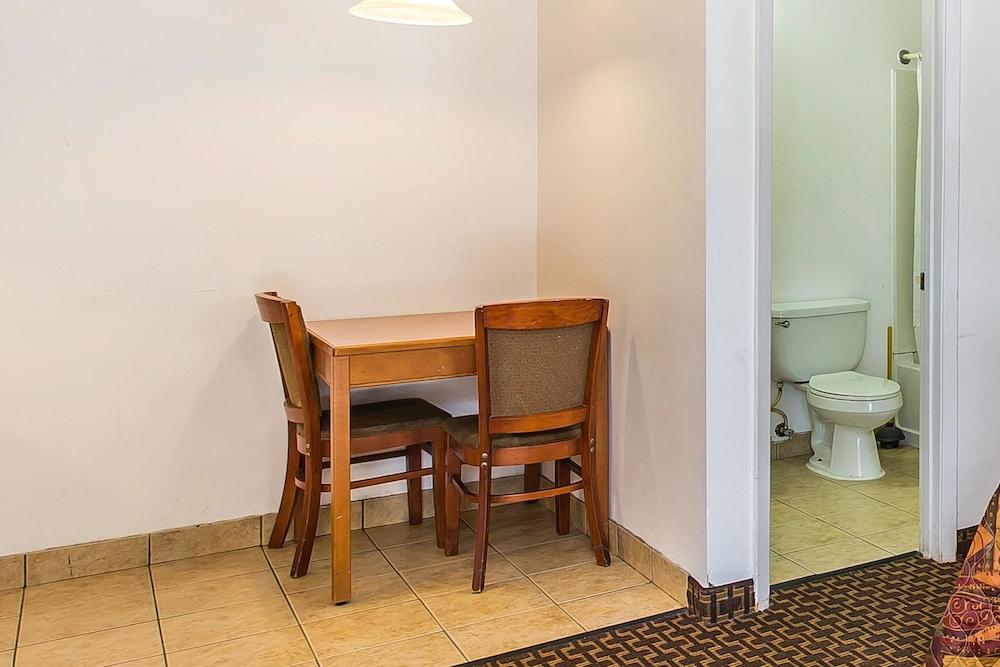 Suburban Studios Abercorn photo 26
