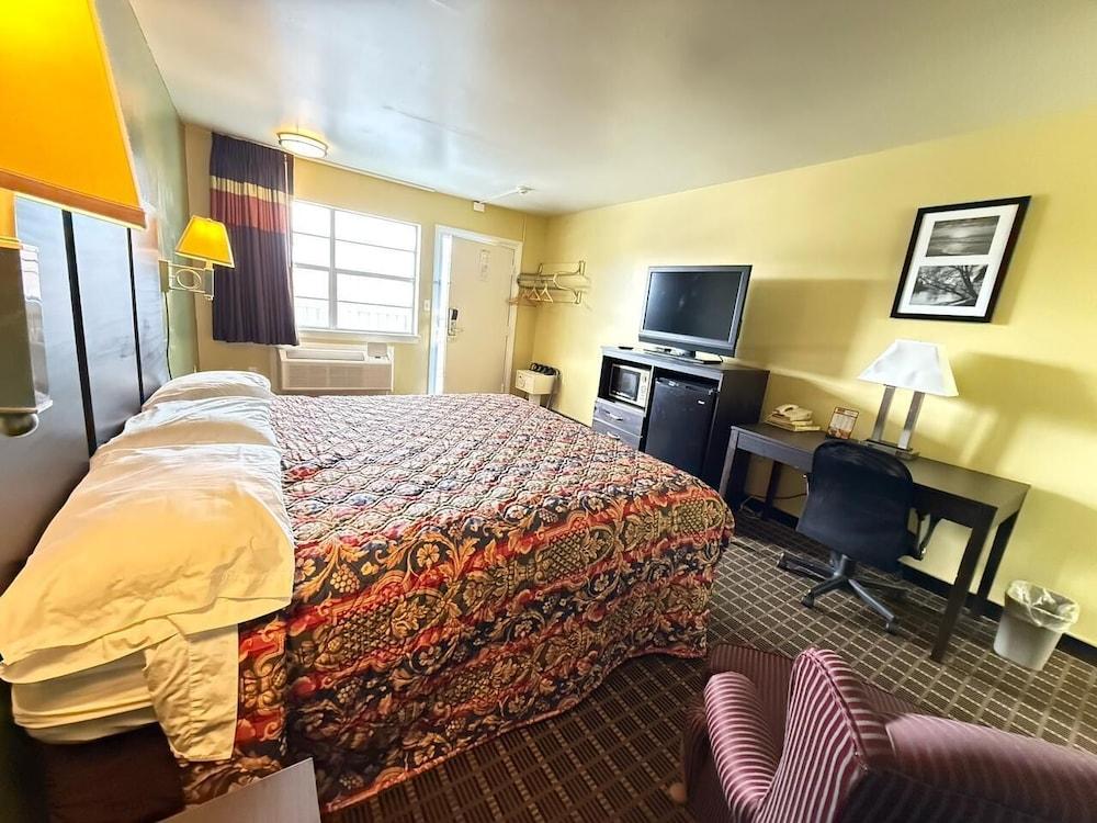 Relax Inn photo 16