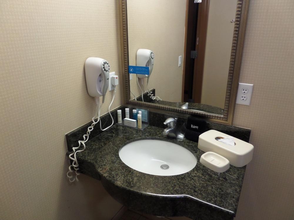 Hampton Inn & Suites Bakersfield/Hwy 58, CA photo 21