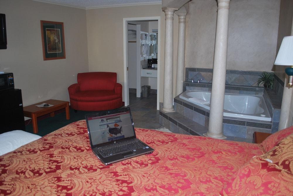 Americas Best Value Inn Lubbock E photo 25