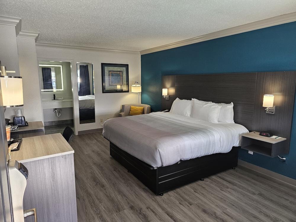 Quality Inn & Suites photo 15