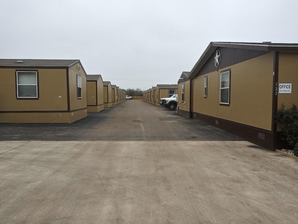 Cotulla Homes photo 9