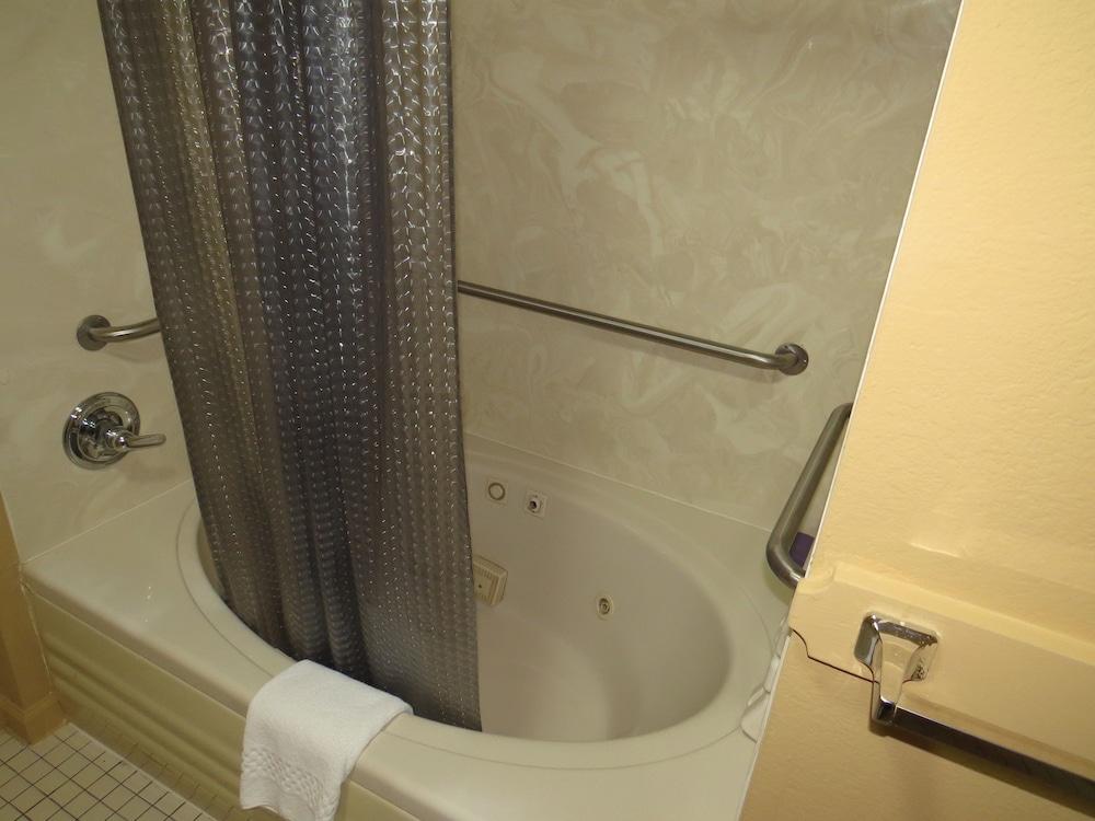 First Western Inn Caseyville photo 39