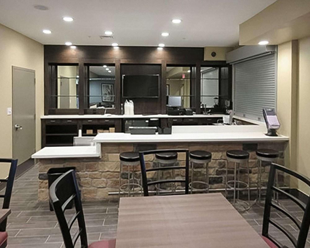 MainStay Suites Cotulla photo 24