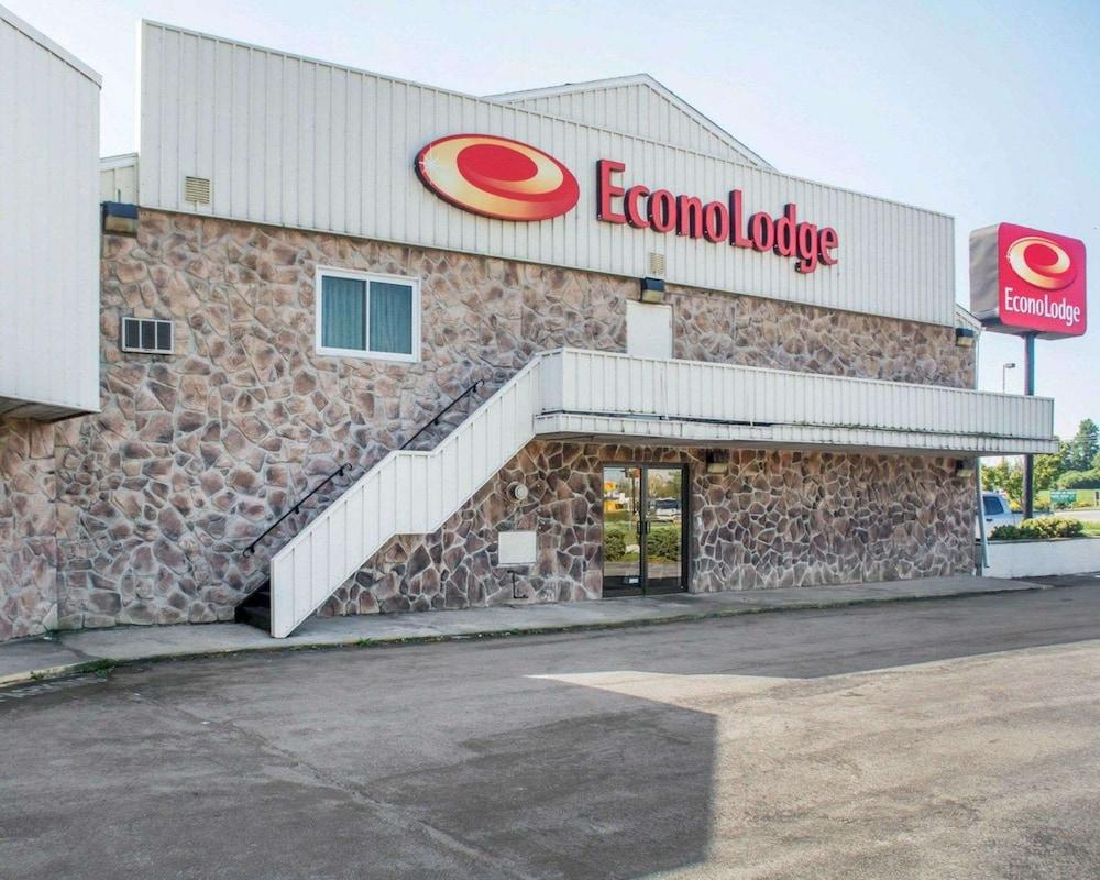 Econo Lodge Darien Lakes photo 45