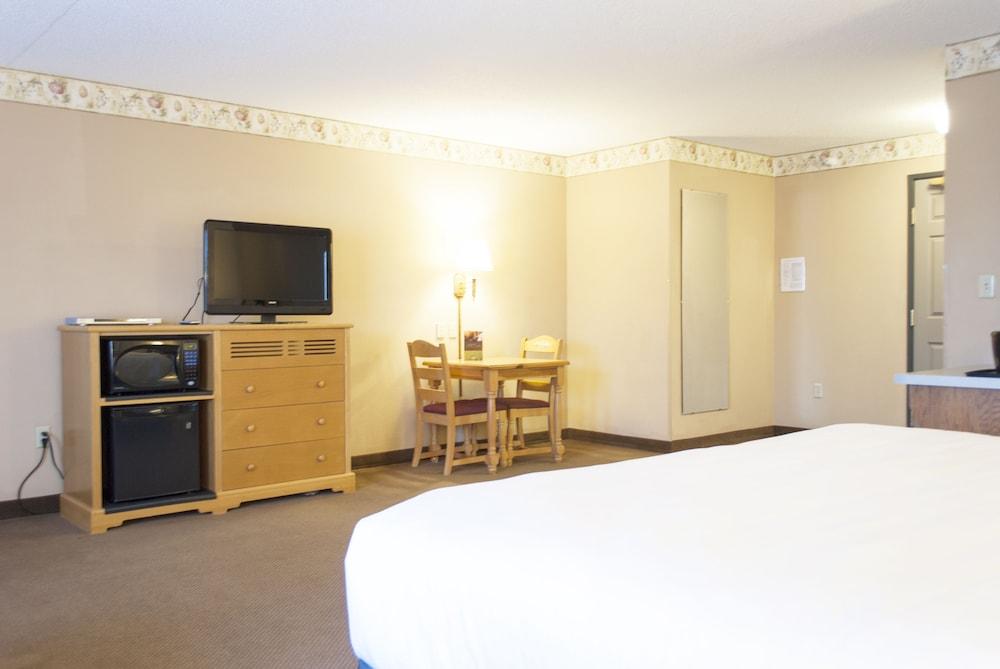 Country Inn & Suites by Radisson, Cedar Falls, IA photo 19