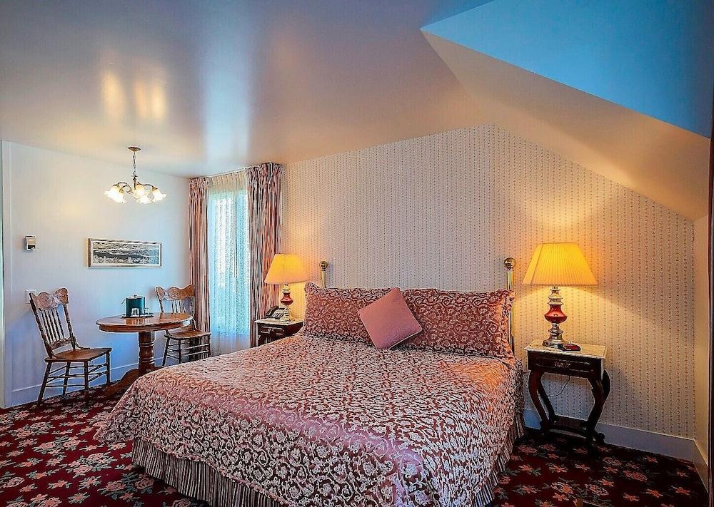 Hill House Inn photo 33