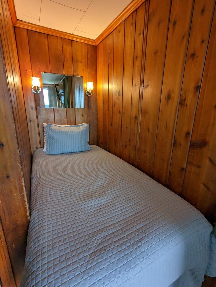 Riverside Motel photo 95