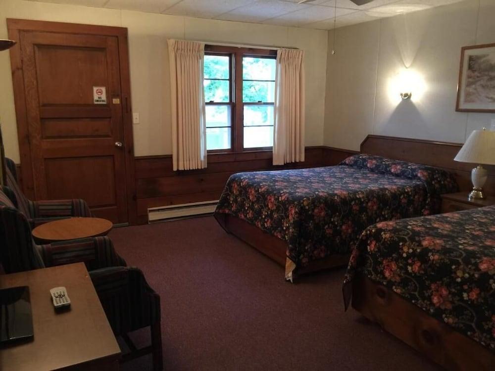 Holiday House Inn photo 29