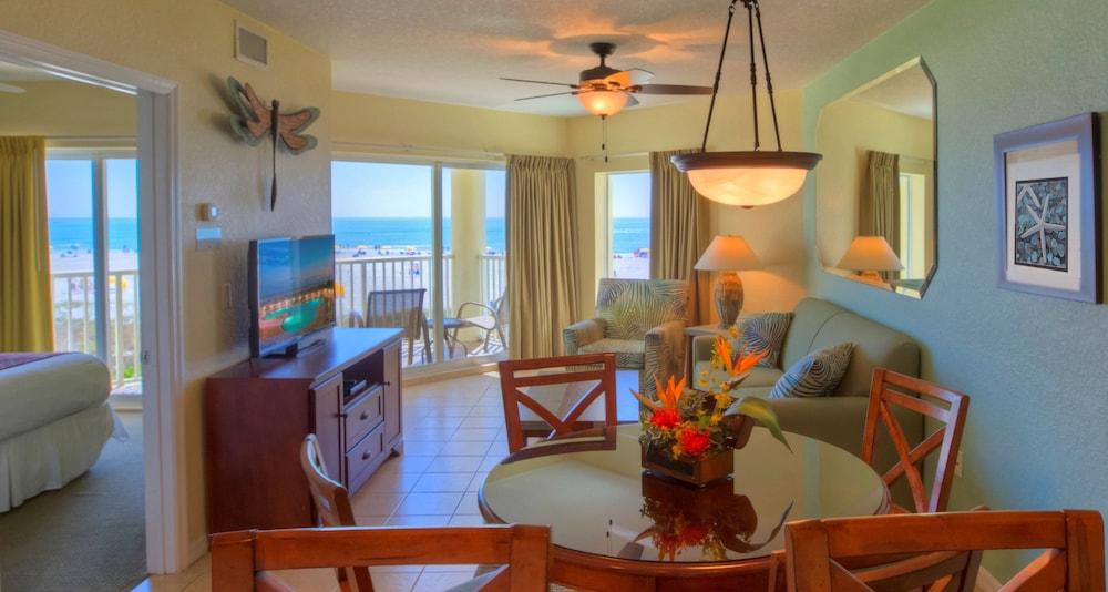 Sunset Vistas Two Bedroom Beachfront Suites — hotel in Treasure Island