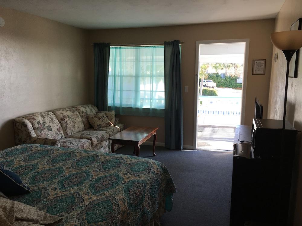 Cedar Inn photo 3