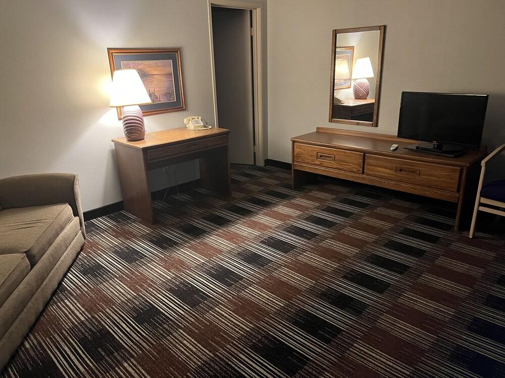 The Ridge Hotel Portage photo 18