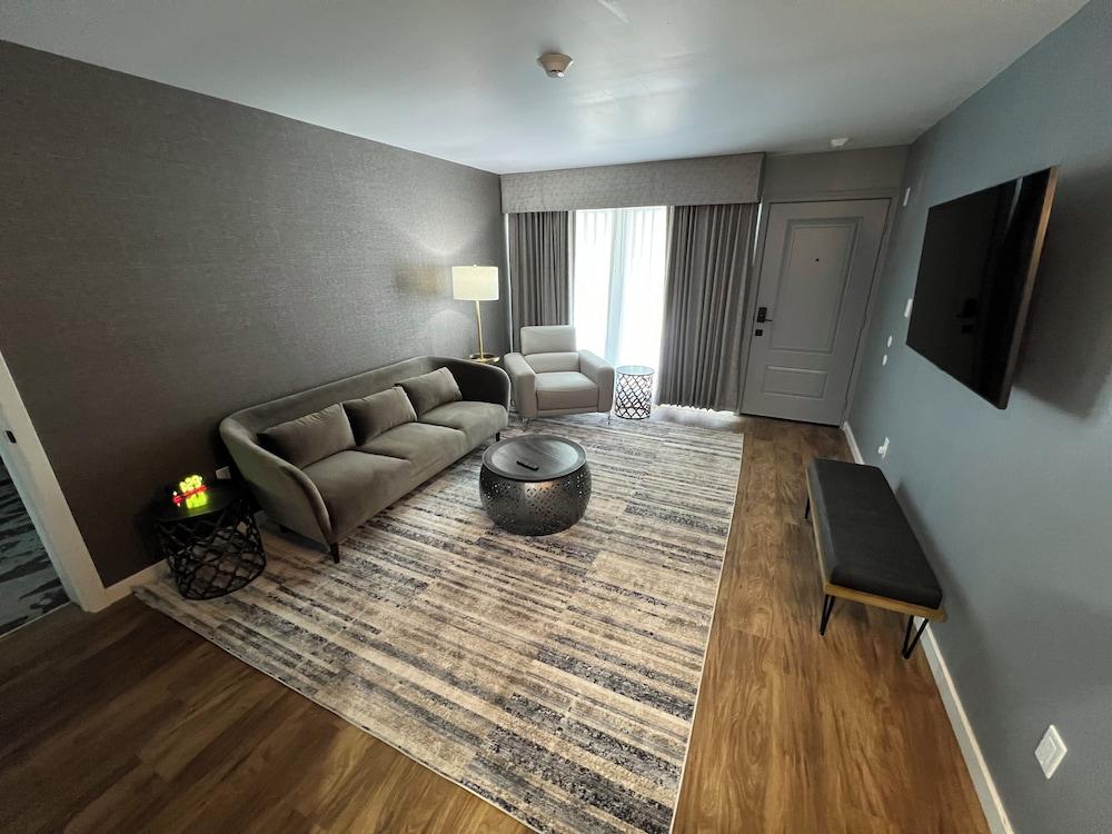 Lighthouse Inn & Suites photo 17