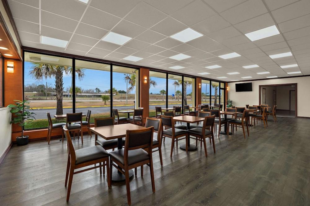 Econo Lodge Yemassee photo 34