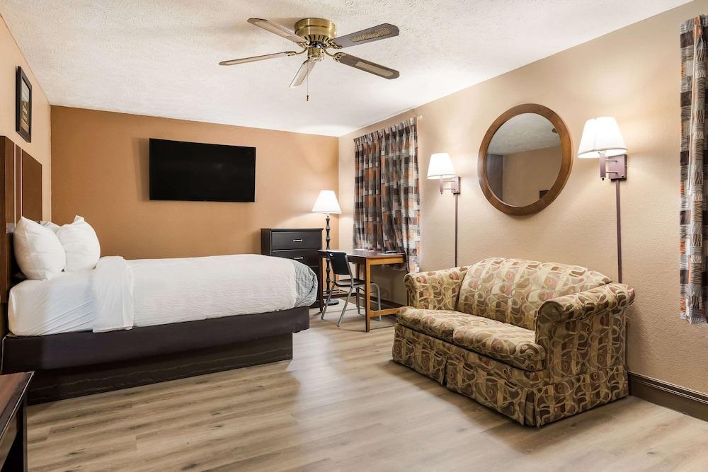 Econo Lodge Selmer photo 34