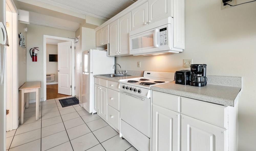 Beacher's Lodge Oceanfront Suites photo 64