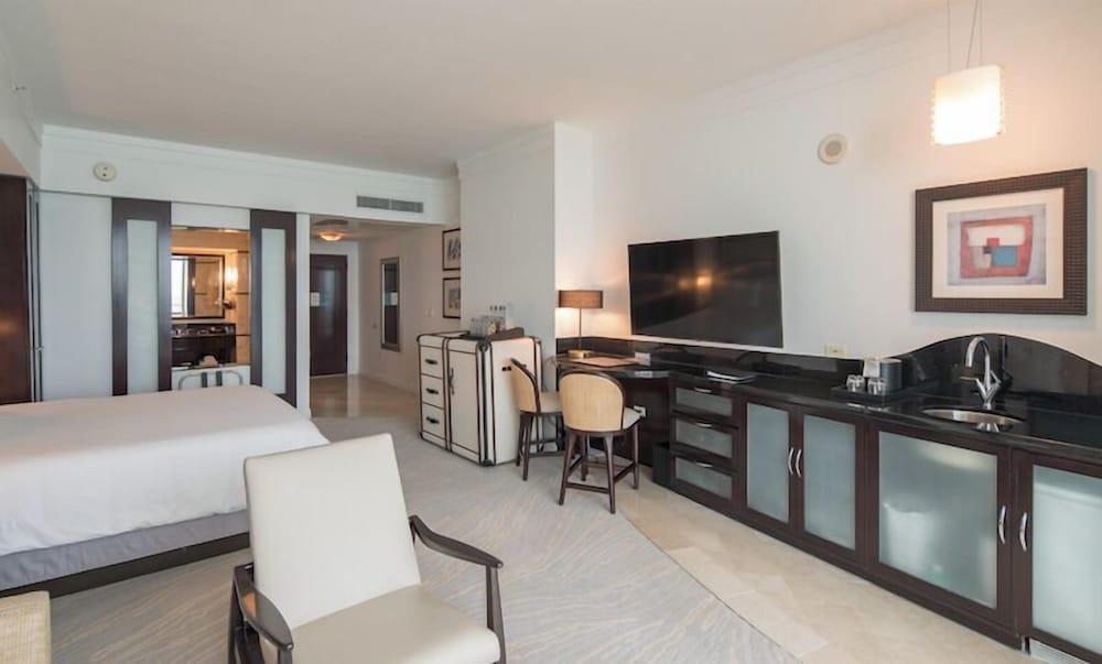 Residences at Fontainebleau Miami photo 19