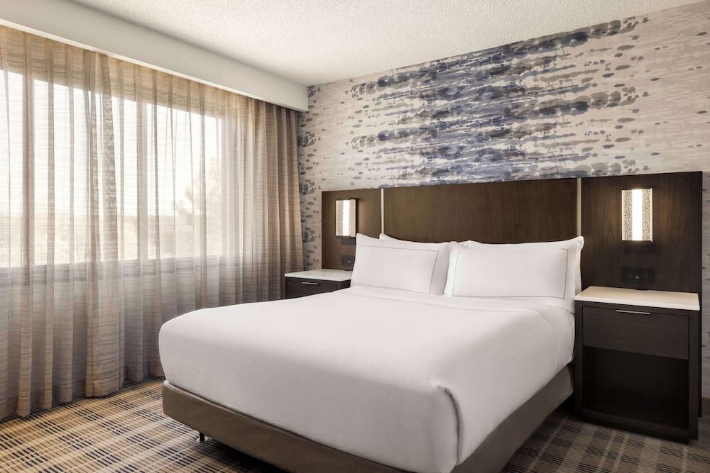 Embassy Suites by Hilton Kansas City Overland Park photo 8