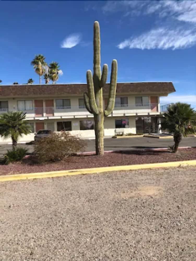 Super Inn Tucson photo 1