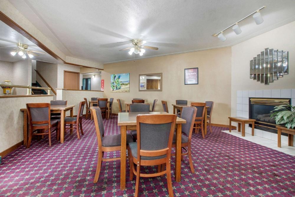 Econo Lodge Oacoma - Chamberlain West photo 88