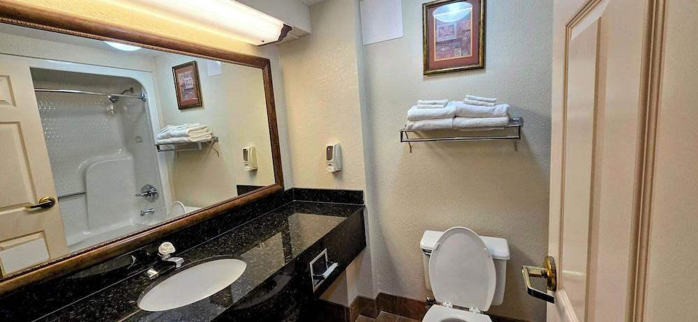 Grand Plaza Hotel & Conference Center photo 2