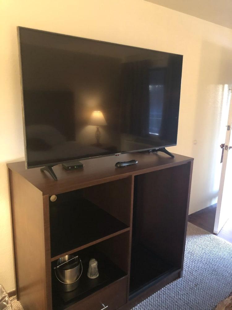 Red Lion Inn & Suites La Pine photo 6