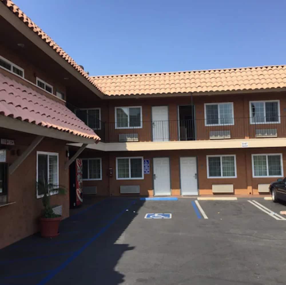 National City Motel photo 17