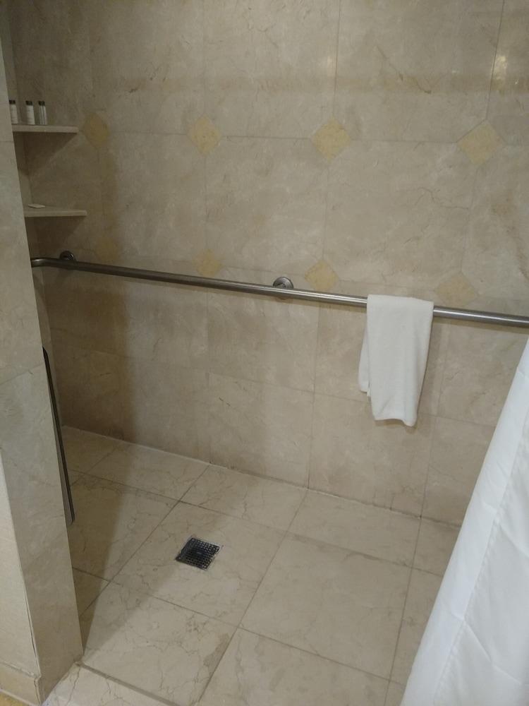 Private Residences at the Atlantic Resort and Spa photo 71