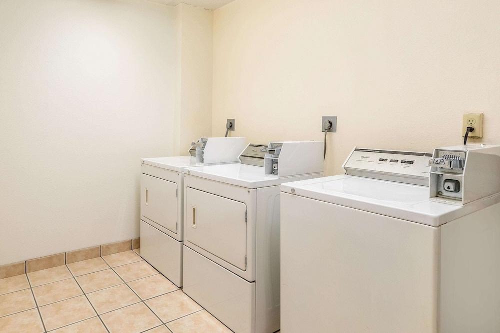 Econo Lodge photo 15