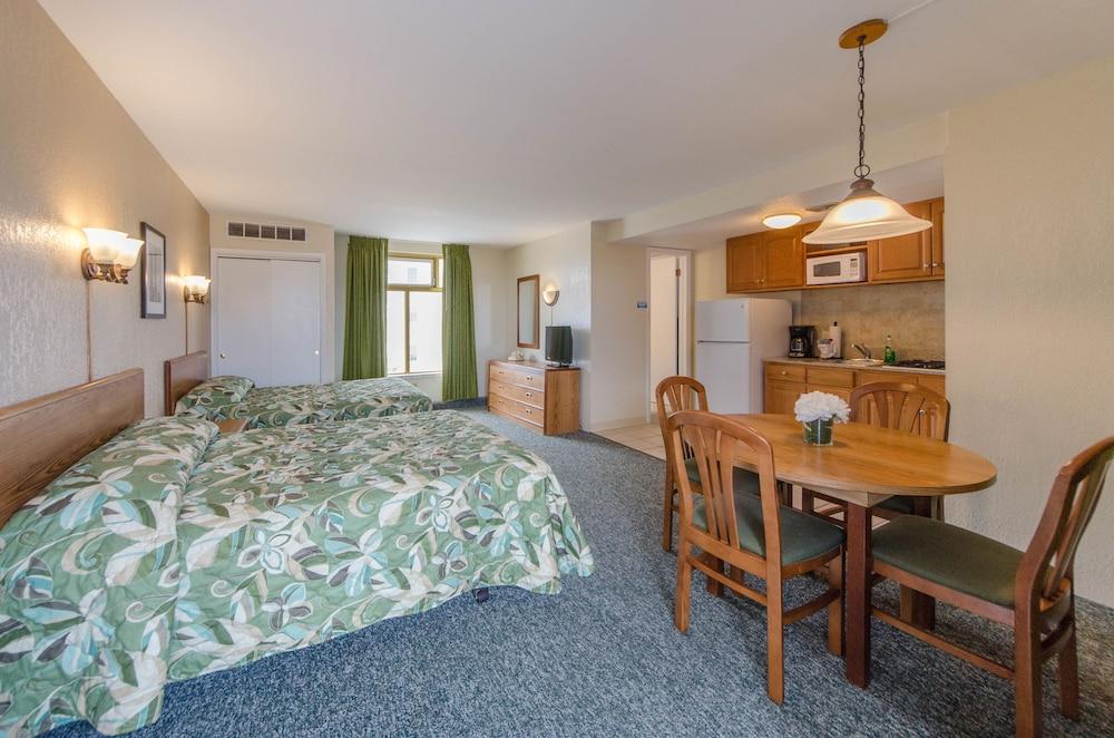 Attache Motel photo 44