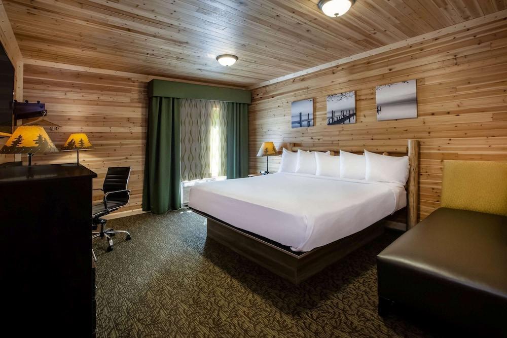 Days Inn by Wyndham Cadillac photo 16