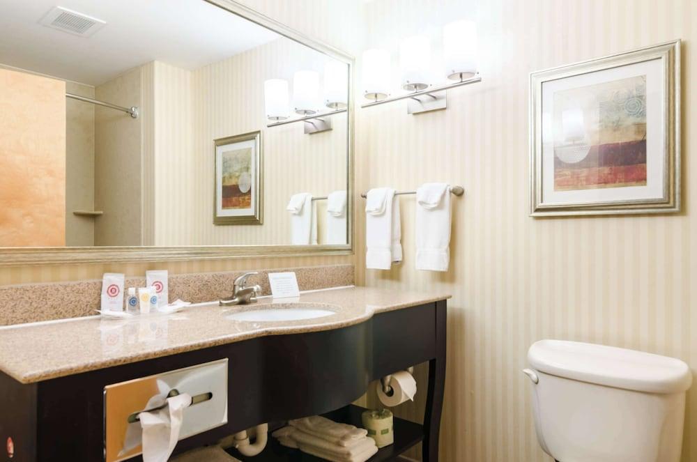 Comfort Suites Salina South photo 46