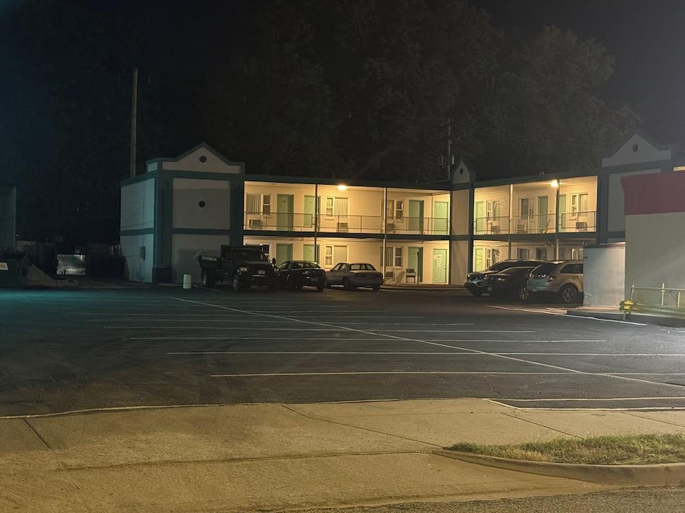 ECONOMY INN photo 2