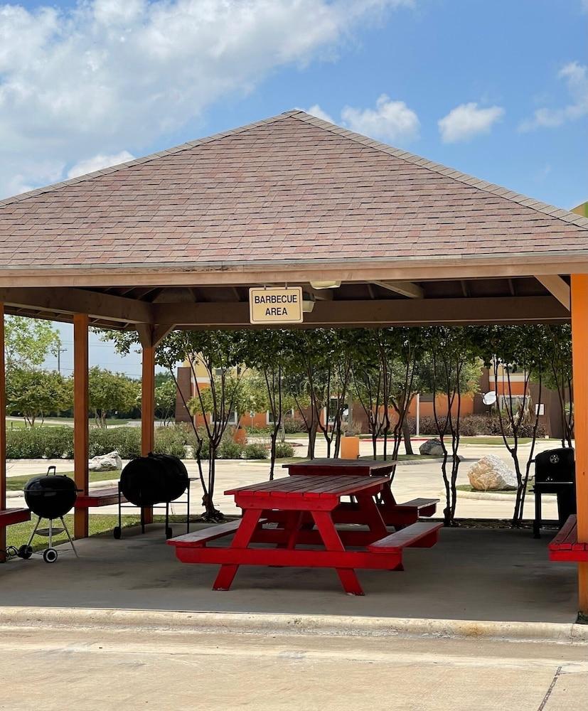 Sunbridge Inn and Suites photo 42