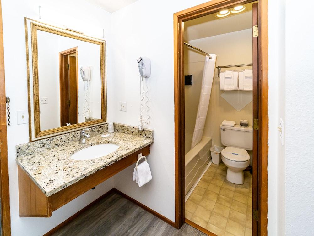 Terimore Bayfront Inn photo 43
