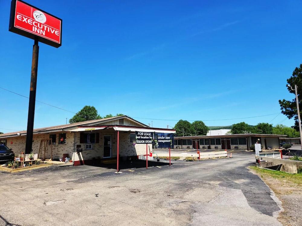 Executive Inn By OYO Queenville Mena photo 1