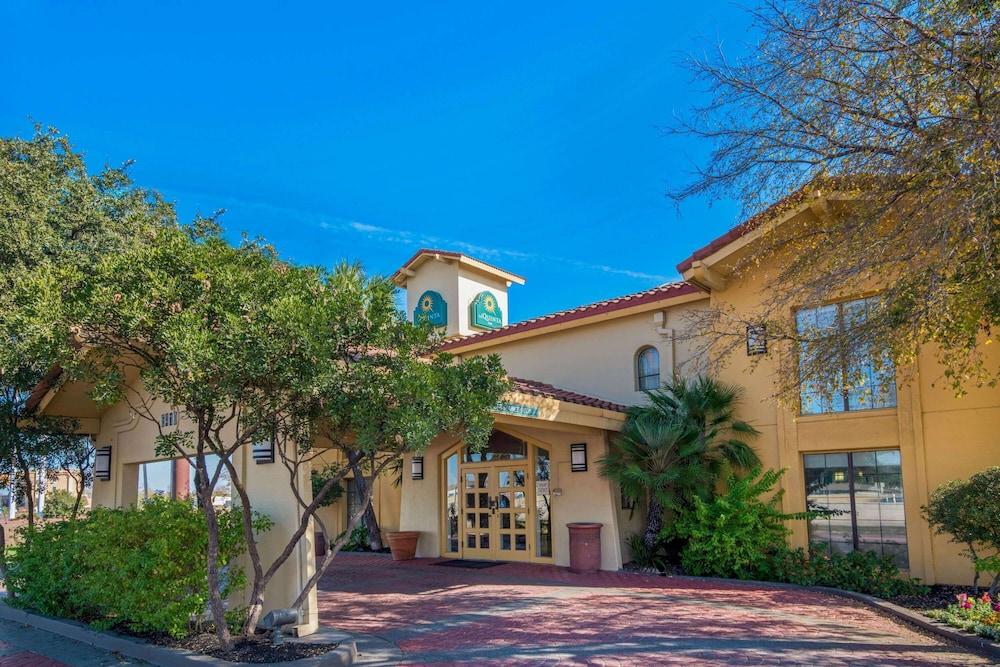 Townhouse Garden Inn & Suites San Antonio I 35 photo 1
