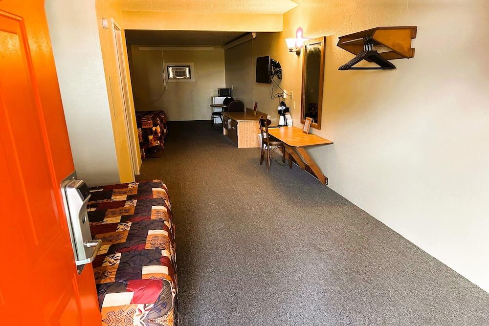 Love Hotels Kadoka by OYO at Badlands SD photo 24