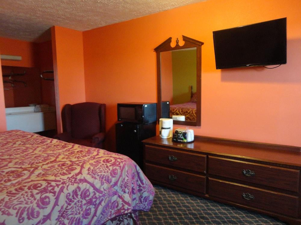 Royal Inn and Suites photo 10