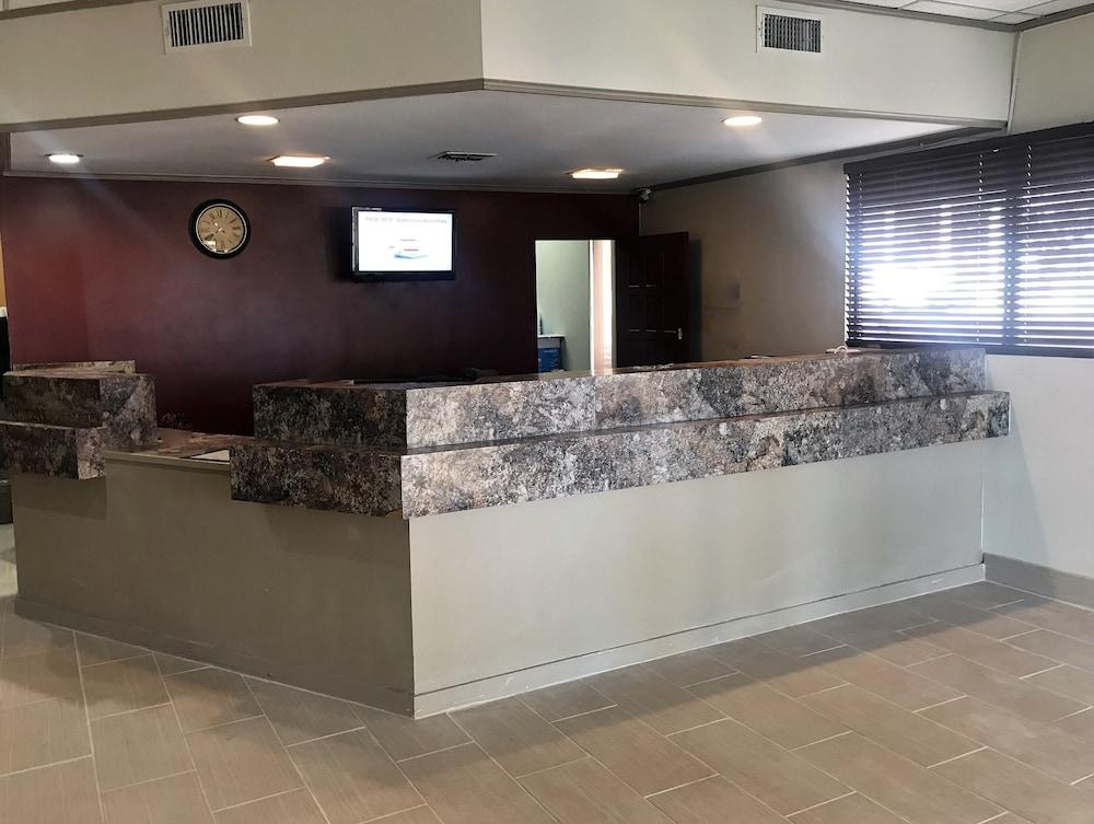 Red Roof Inn & Suites San Angelo photo 2