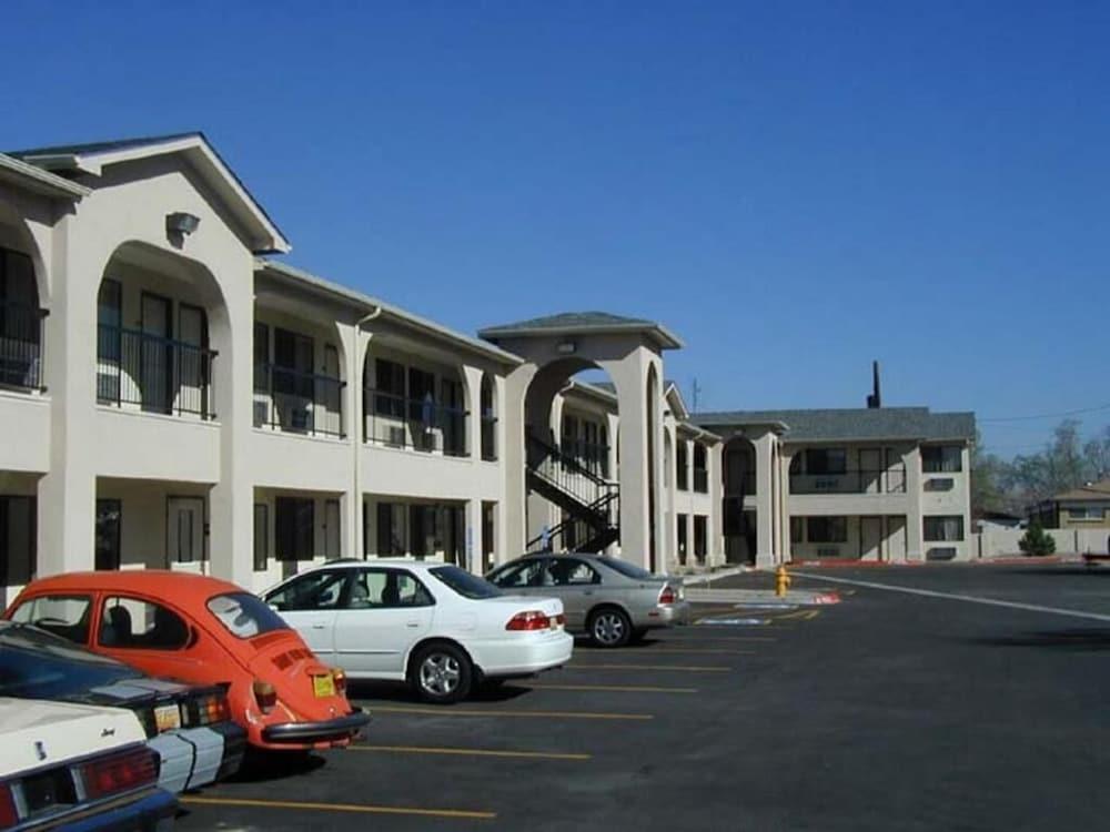 American Inn & Suites photo 5