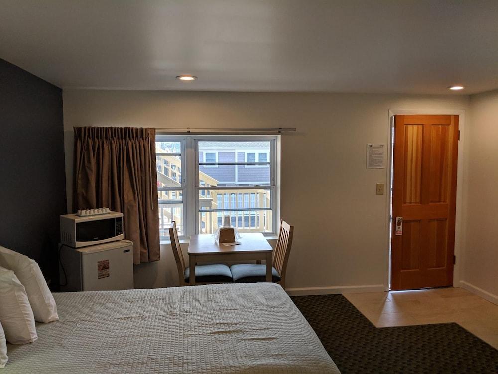 Crystal Sands Motel photo 15