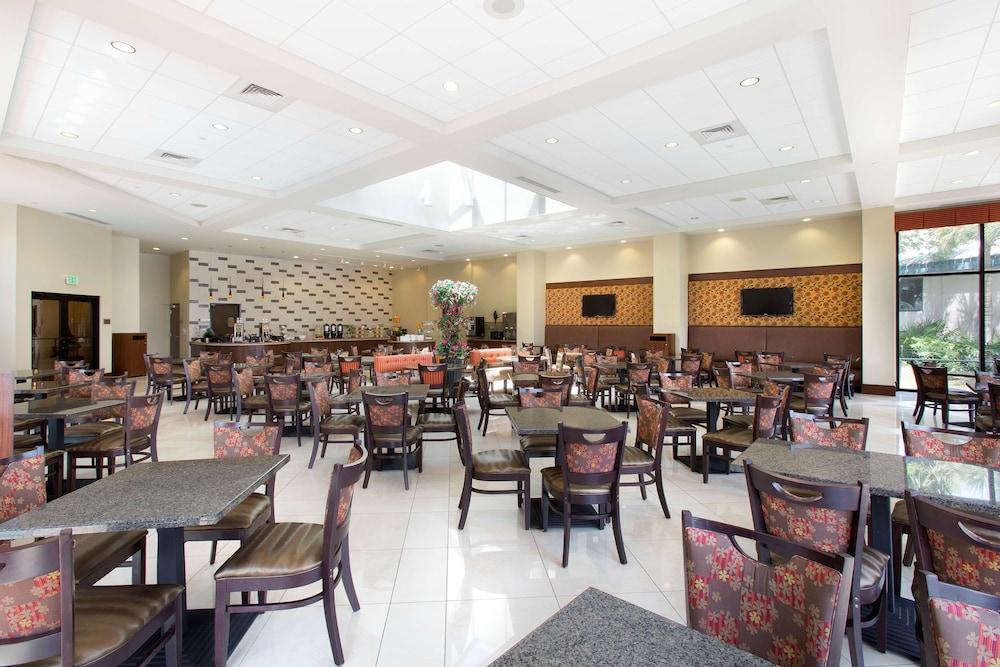 Ramada Plaza Resort & Suites by Wyndham Orlando Intl Drive photo 32