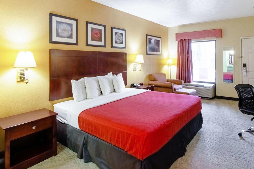 Quality Inn & Suites Dickson photo 8