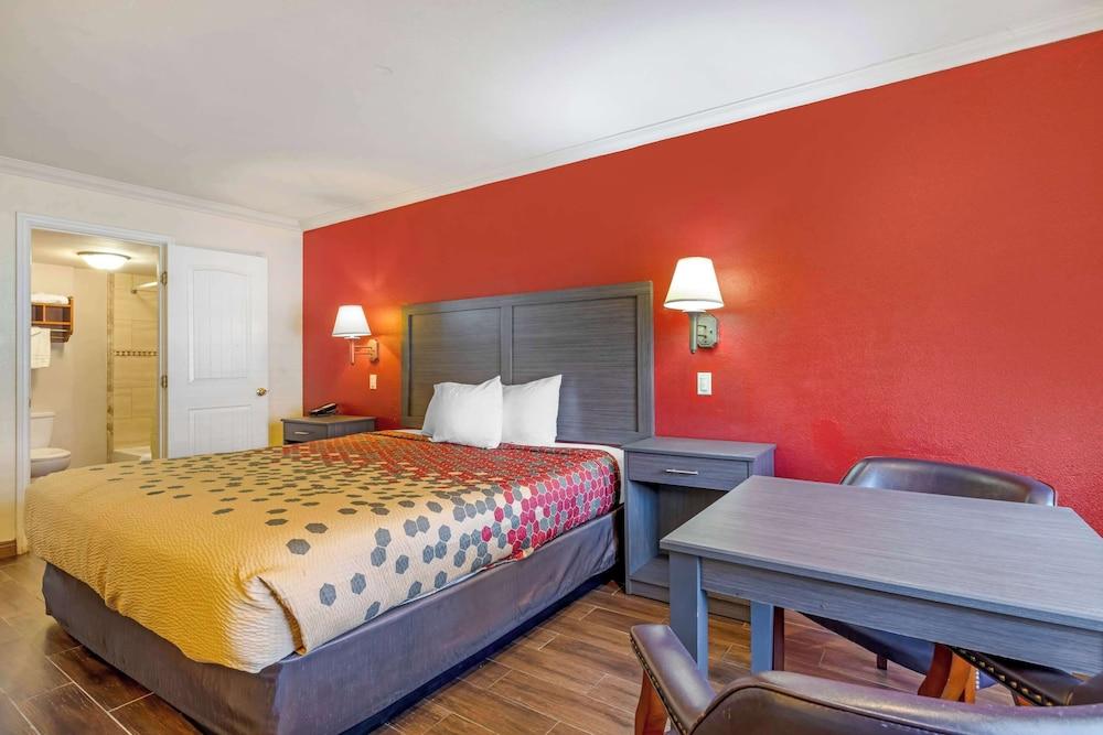 Econo Lodge Moreno Valley photo 5