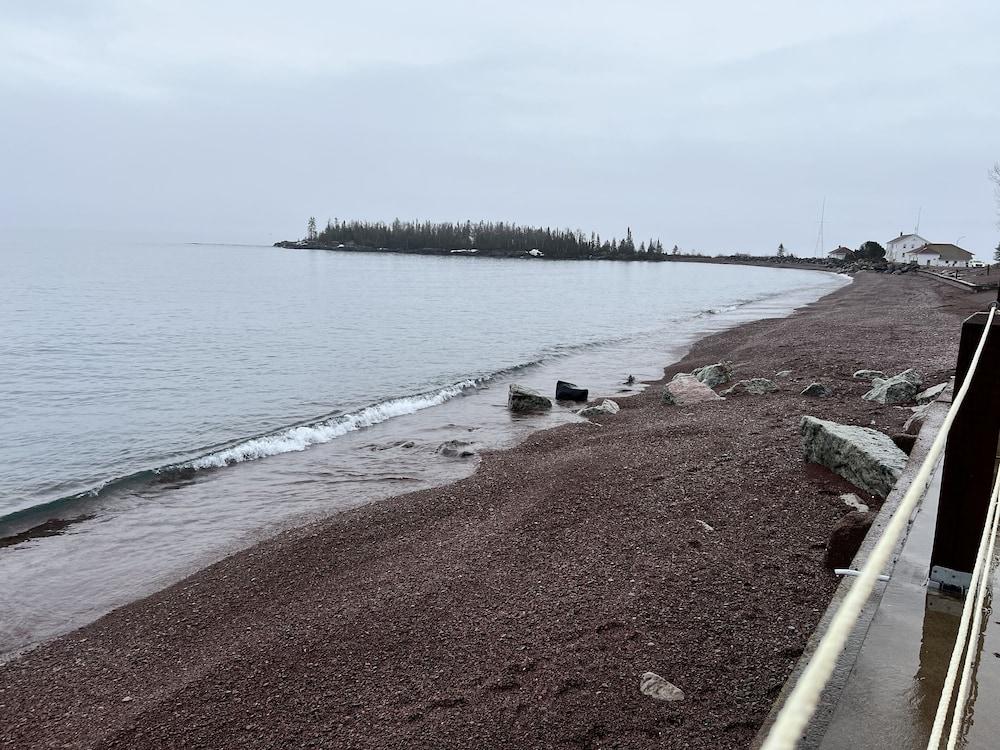The Shoreline Inn photo 6