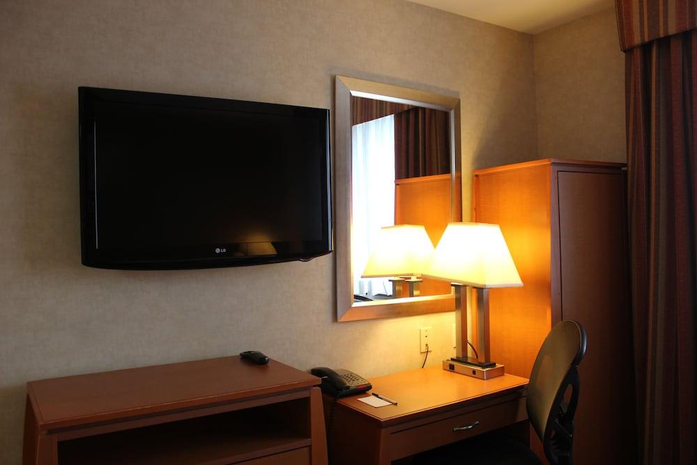 Bellerose Inn photo 11