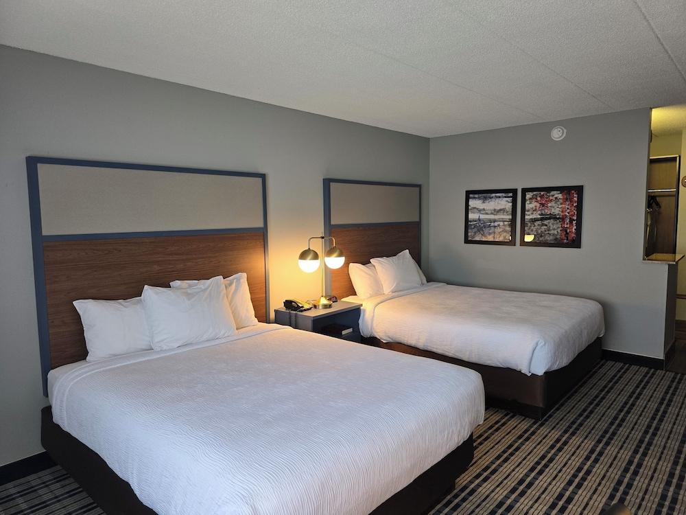 AmericInn by Wyndham Beloit photo 5