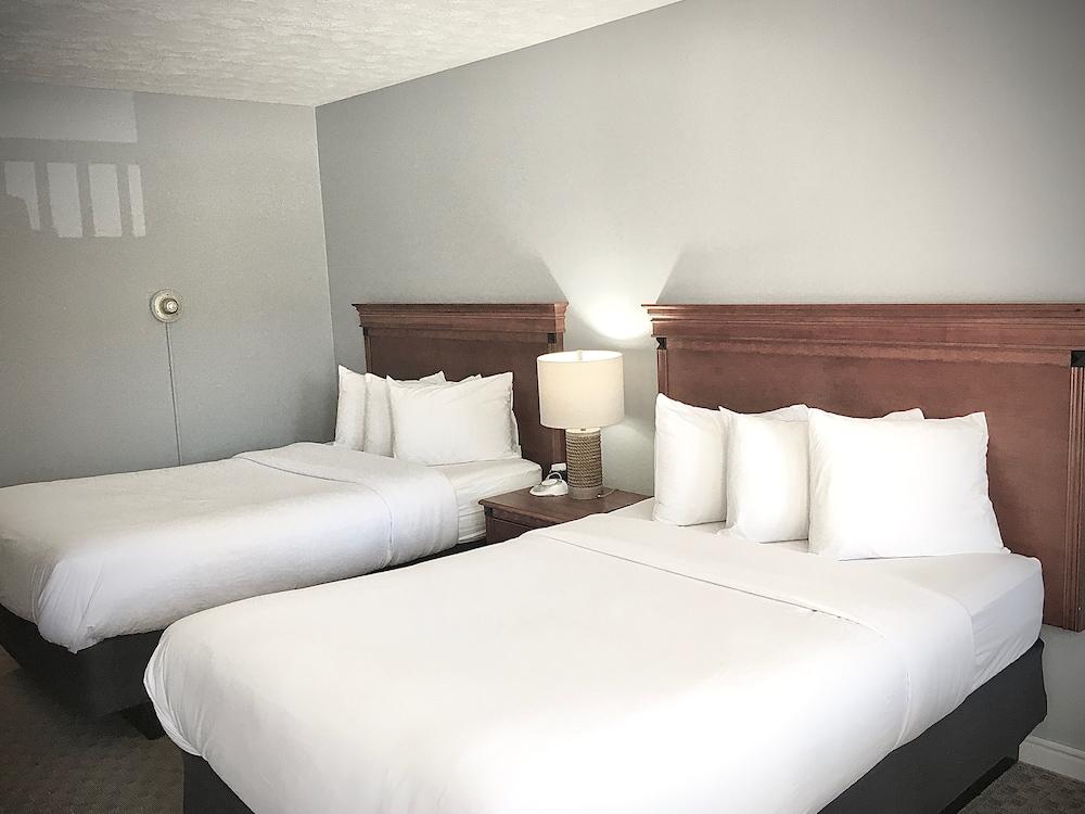 Empire Lakeshore Inn photo 8